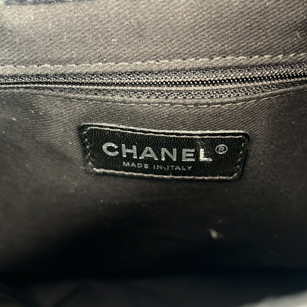 Chanel Ultimate Executive Tote - Picture 5 of 8